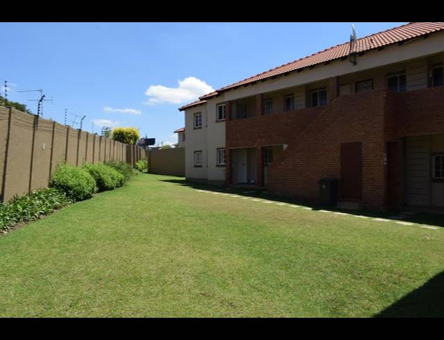 2 BEDROOM TOWNHOUSE FOR SALE IN BUCCLEUCH